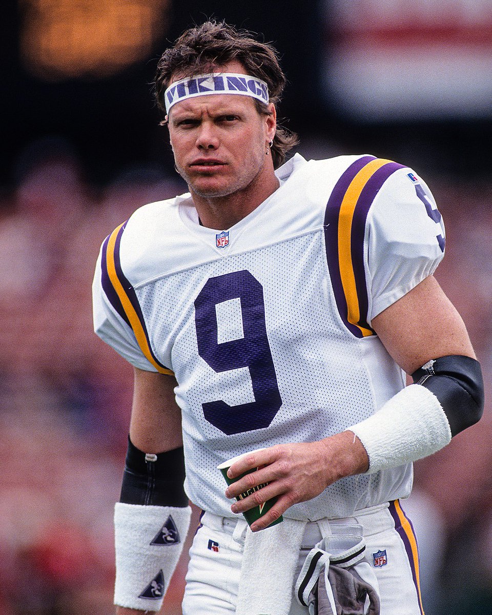 QBgami's tweet photo. Who gets your vote for the greatest QB aesthetic of all-time?

I'll start: https://t.co/4yYTckfnNg