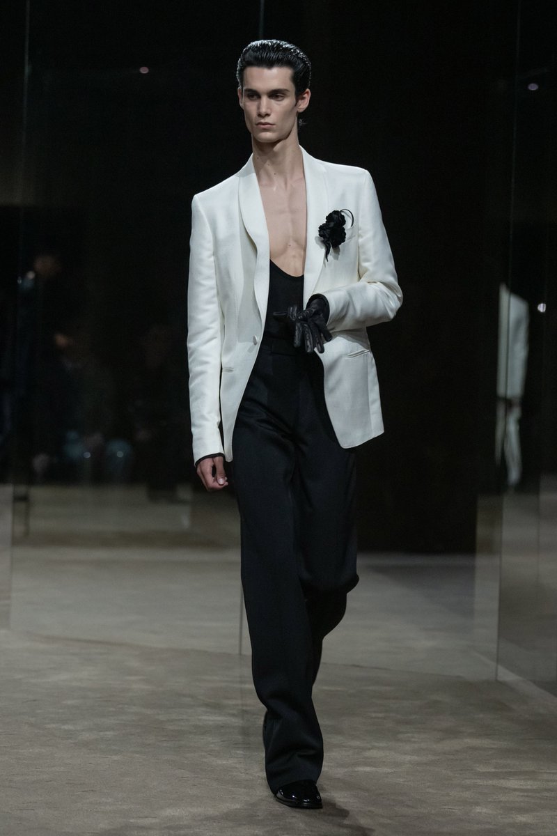Jenniferloveees's tweet photo. MY FAVORITES FROM TOM FORD S/S 2027.
THE COLLECTION IS PURE ELEGANCE WITH A BOLD EDGE.
#TomFord #TomFordSS27 #ParisFashionWeek #PFW https://t.co/YvWXyW8bJt