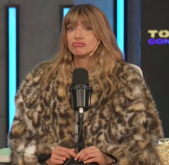 solzialove's tweet photo. ella hacia pucherito porque no quería que termine el programa mi ángel jsjsks tu carisma traspasa la pantalla naciste para esto❤️
#SolEnTodoLoContrario #SolAbraham https://t.co/IHWhfr2Lvq