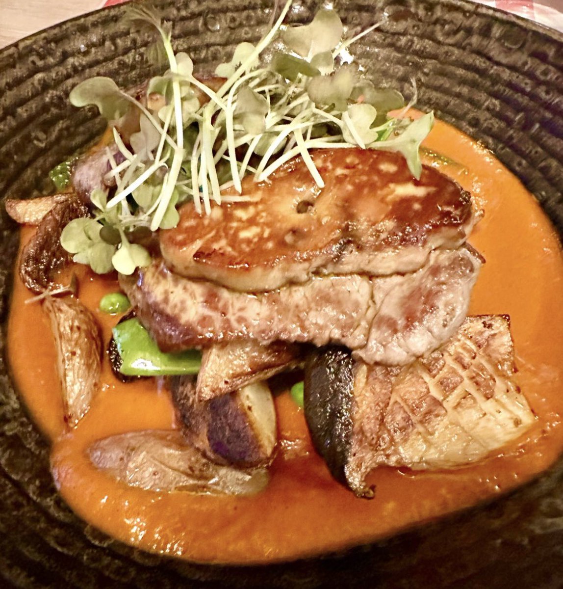 oldkai31's tweet photo. この前食べたフォアグラステーキと��ンガリッツァ・ポーク🇺🇸
ビビるほど美味しかった😋 https://t.co/jI6xSGAi9Z