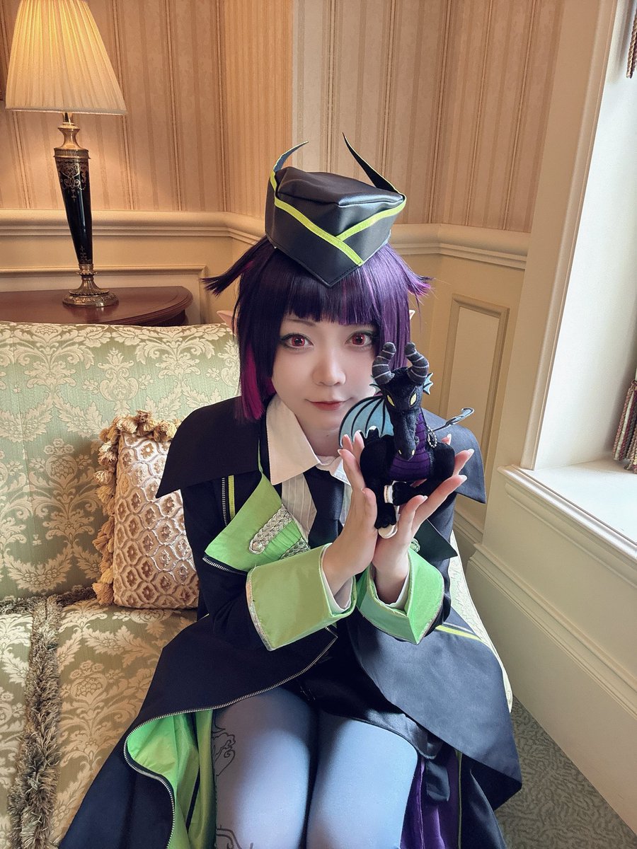 onakahetta7a's tweet photo. 姫と子供たちと射的できて楽しかったー！
今年もリリアしてました🦇✌️
 #Dハロ仮装2026 
 #Dハロツイステ2026 https://t.co/Kbw7yPqIAg