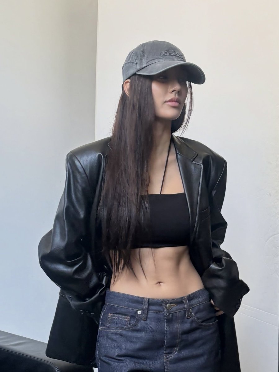 kpopmidriffs's tweet photo. JH https://t.co/dY4KwzFNpL
