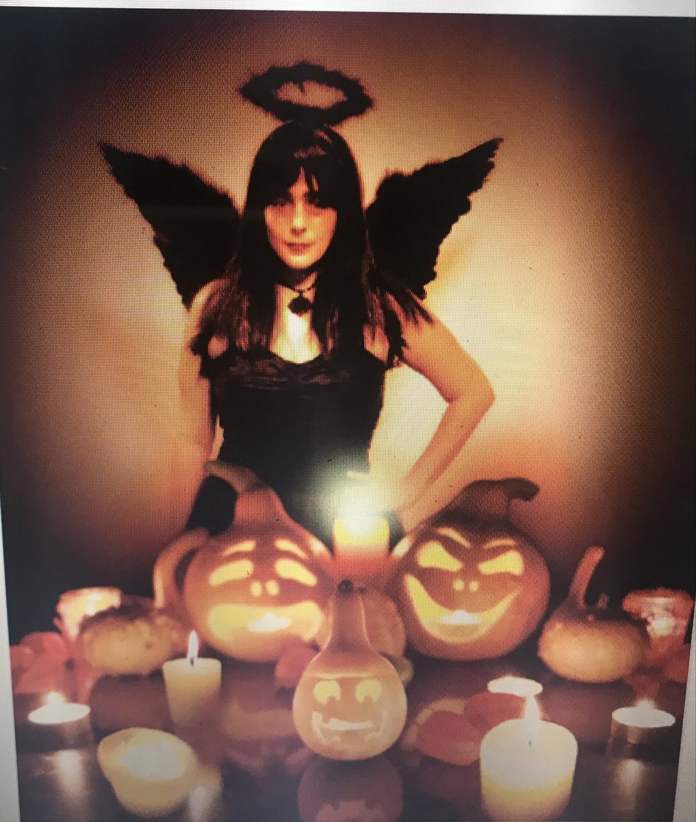 Andreakimball23's tweet photo. Many years ago on Halloween 🎃 https://t.co/qtfXHERh1q