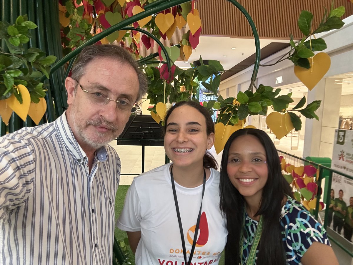 lauredelacruz's tweet photo. ¿Ya pasaron a regar el árbol solidario? 🍂 https://t.co/4wf5qxcRNb