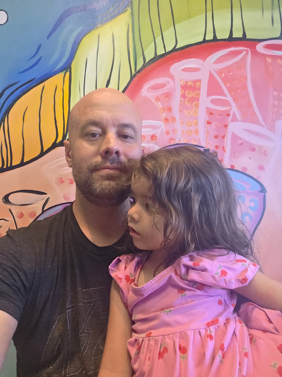 danielbraggdev's tweet photo. Today I:
-Wrote genuine replies to 50+ posts.
-Worked my 8-5 software sales job
-Pushed two updates to my newest site

And now I'm hanging with my daughter while my son gets a haircut. 

Next up:
-Soccer practice
-Dinner
-Put kids to bed
-Build

Life is good! https://t.co/aQJaBBQ8dM