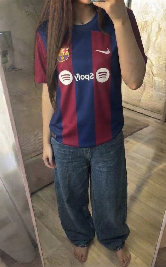 JayDzey's tweet photo. Okay but… Barça jersey kinda hits 👀❤️💙
#cozyibe #julia #vtuber https://t.co/eLomfYaHNF