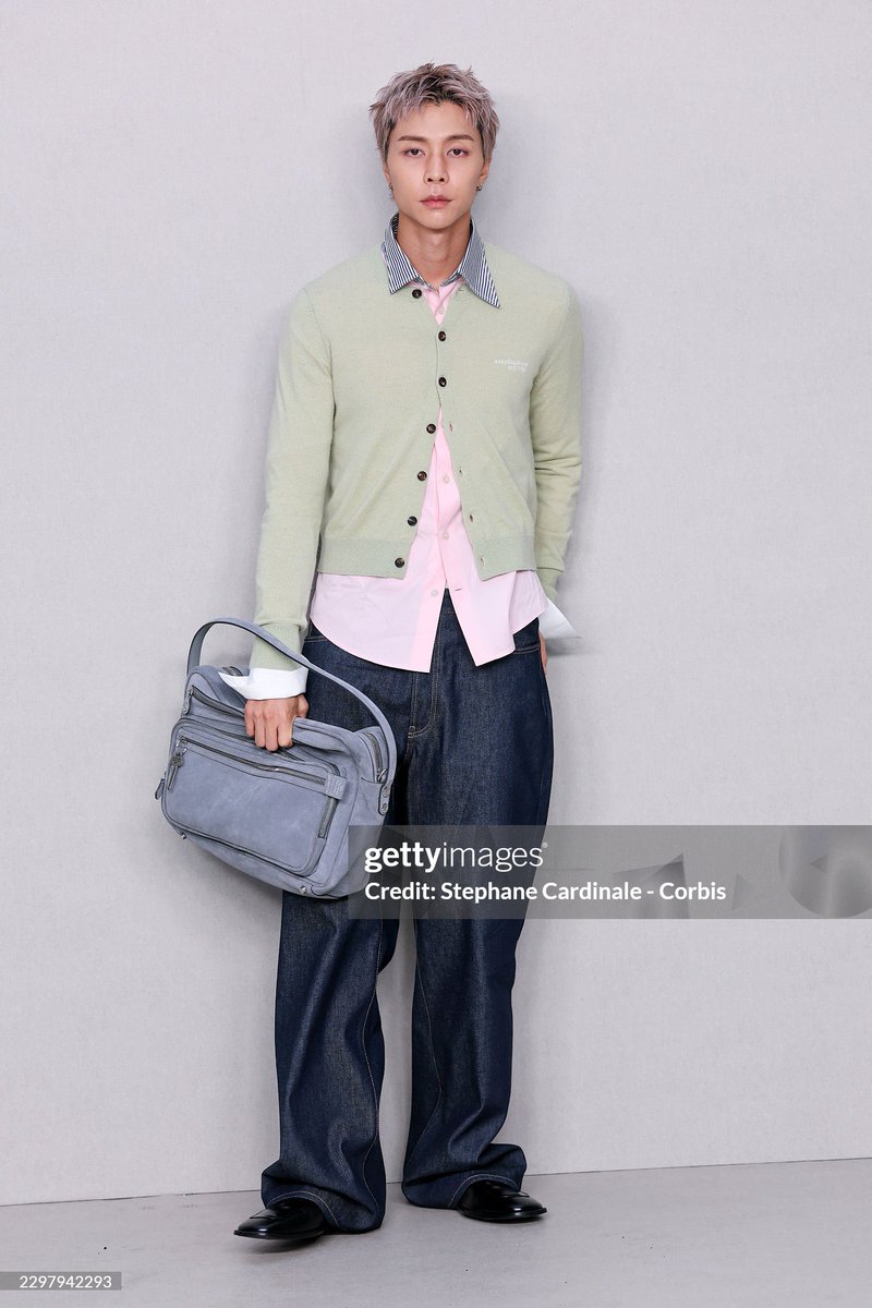 jsuhsource's tweet photo. 260930 - Getty Images of Johnny captured by Stephane Cardinale - Corbis

JOHNNY SUH AT PFW SS27
#AcneStudiosSS27xJohnnySuh
#AcneStudios
#JOHNNY
@acnestudios https://t.co/Lue6mEoE4K