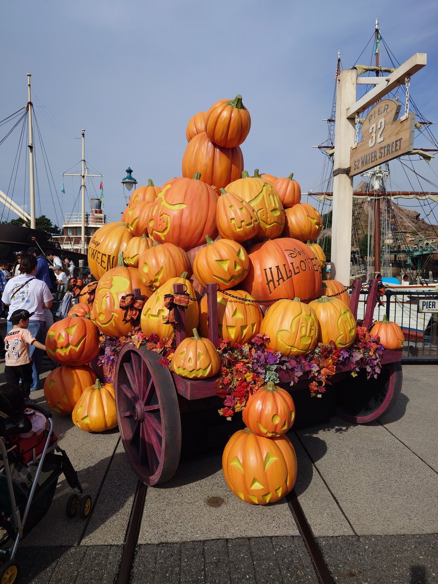 disney_taka's tweet photo. おはよー！
今日から10月！今年残り3ヶ月なんてあっという間✨
年内に引っ越せるようにがんばります🔥
今月も皆さん仲良くしてください🙏

去年のハロウィン時期が懐かしい💦
今年はもういけないかなー思ってるので尚更行きたくなります🤣 https://t.co/uaJhsGswGe