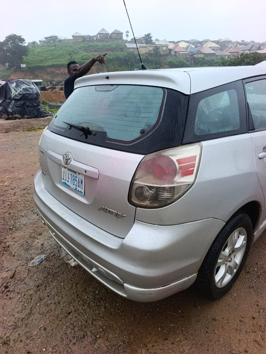 Hazblinkz's tweet photo. 🚨 DISTRESS 🚨

 TOYOTA MATRIX 2004 MODEL 

📍 Location: Guzape, Abuja.. With Owner

✅ Extremely clean body
✅ Neat &amp; good interior
✅ Very sound engine &amp; gearbox
✅ AC active ❄️
✅ Good legs
✅ 4 good tyres
✅ Absolutely buy-and-drive condition
💰 Price: ₦3.650M
📞07035820932 https://t.co/fhRoXE5gHm