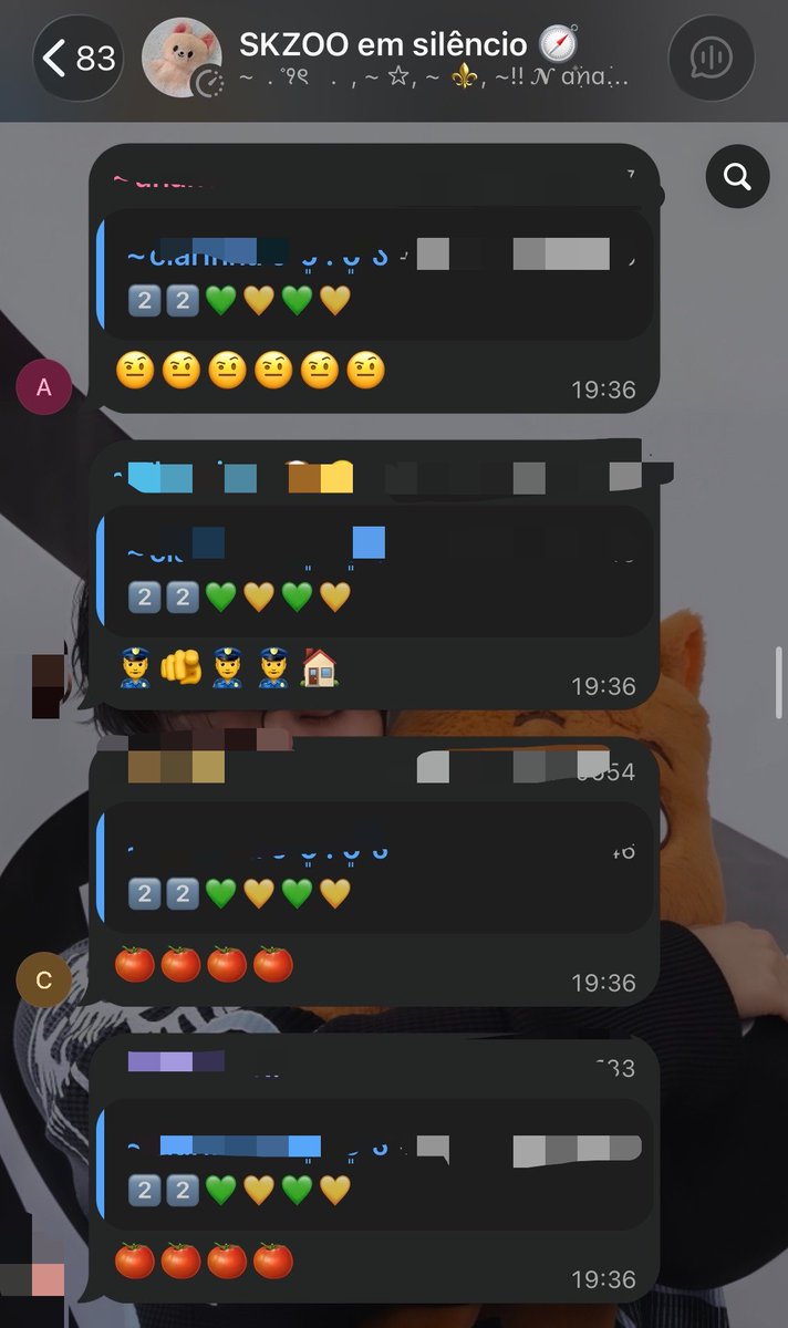 hantification's tweet photo. acabou de rolar uma briga por política no grupo dos skzoo, MAS EM EMOJI KKKKKKKKKKK https://t.co/0OUt2bKfCf