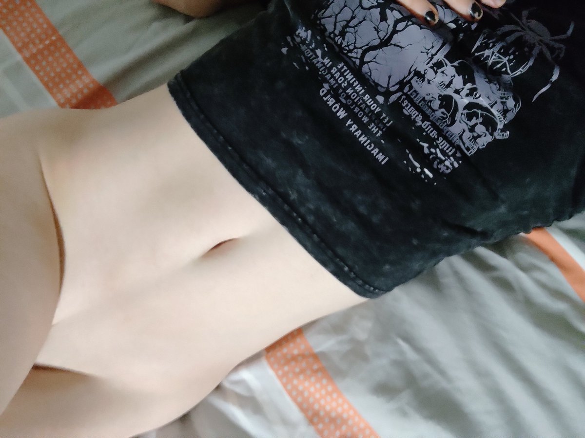 anie_femboy's tweet photo. Such a grabbable waist 😋 #femboy #twink #navel https://t.co/nDB8zKh5vd