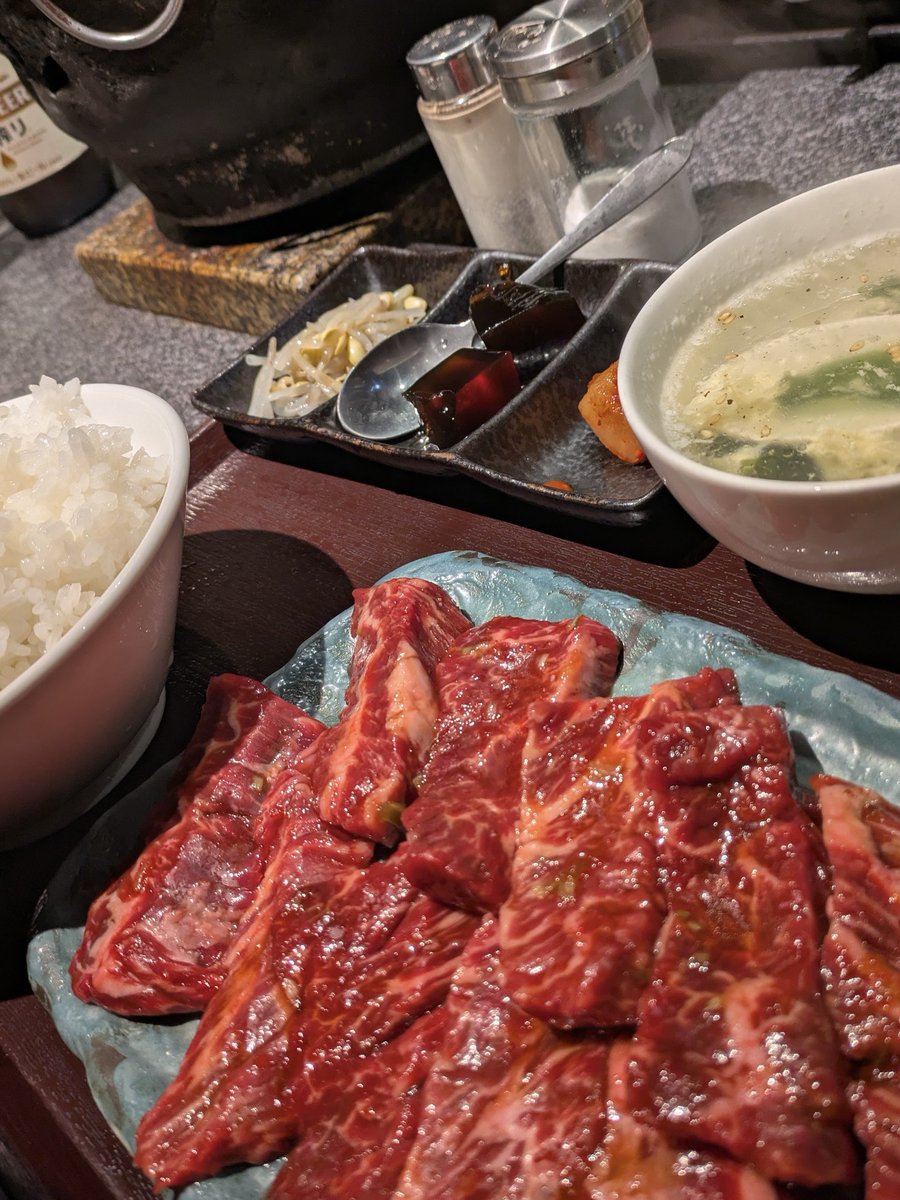 annex_nora's tweet photo. 本日は新宿annexにイレギュラー出演です🐈✨

昨日のランチは
牛ハラミダブル＋ご飯大盛り🥩🍚

今日ののらは、
パワー多め💪
愛情多め🫶
空腹感少なめ🤭
となっております。

お話も、お気持ちも、たっぷり受け止めます♡
お待ちしております。

明日も新宿annex、
明後日は銀座店に出演です✨ https://t.co/QUn74G5sVv