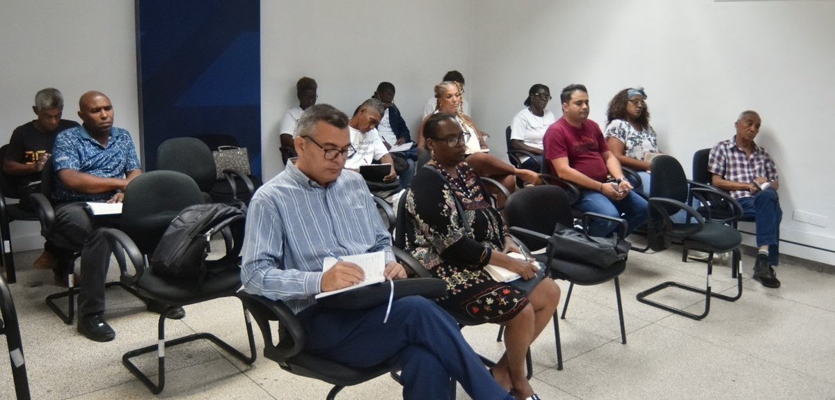 AsambleaCuba's tweet photo. Encabezó Esteban Lazo, presidente de @AsambleaCuba, encuentro de trabajo con presidentes de consejos populares de todo el país, mediante videoconferencia. 

#PoderPopular https://t.co/S6veVVqluR