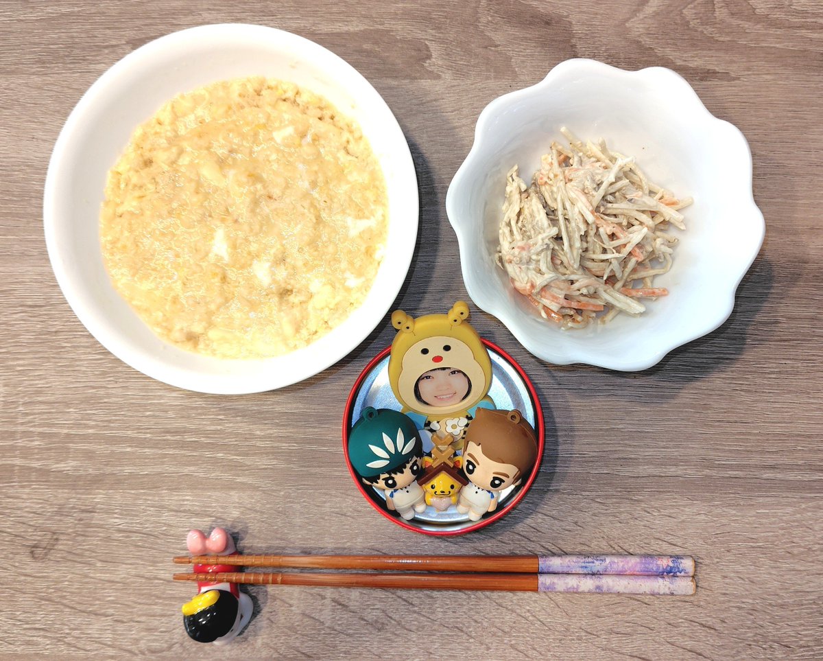 tsubami4708's tweet photo. おはようございます🐢

今日の朝飯
🟢オートミール卵がゆ
🟢ごぼうサラダ
 #いただきます https://t.co/xWEYj9ONYH