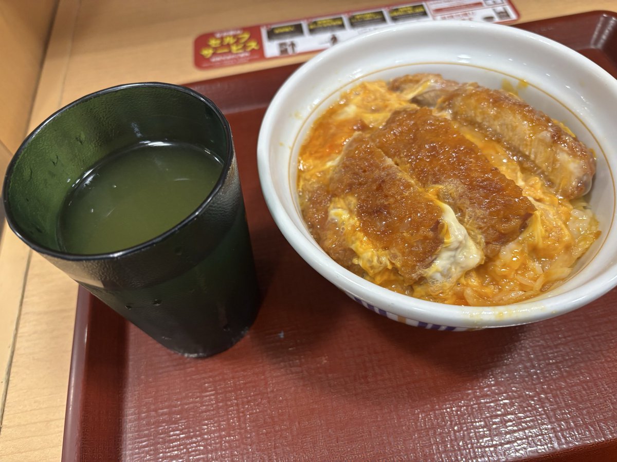 19urasaka's tweet photo. 初めて昨日親子丼じゃなくて、カツ丼たべた https://t.co/JYwFsh3xpp