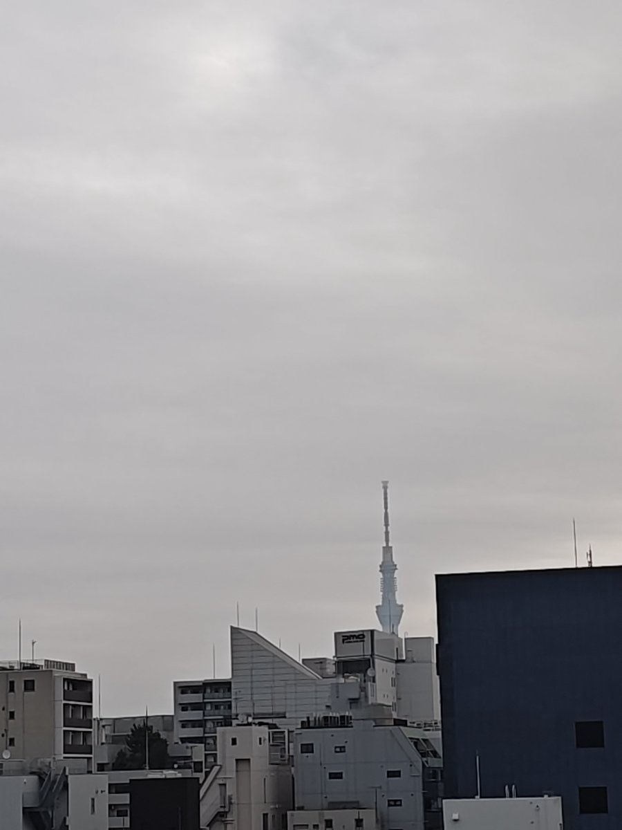 gencotsu's tweet photo. 世界中のみなさん、おはようございます
今日から10月、そして今日は都民の日
都内の小中学生は、お休みかな
昔は、カッパのバッジを買ってたけど、あれは何だったんだろう
それでも、今日も楽しく過ごしましょう

#スカイツリー https://t.co/j2V9dByX7E