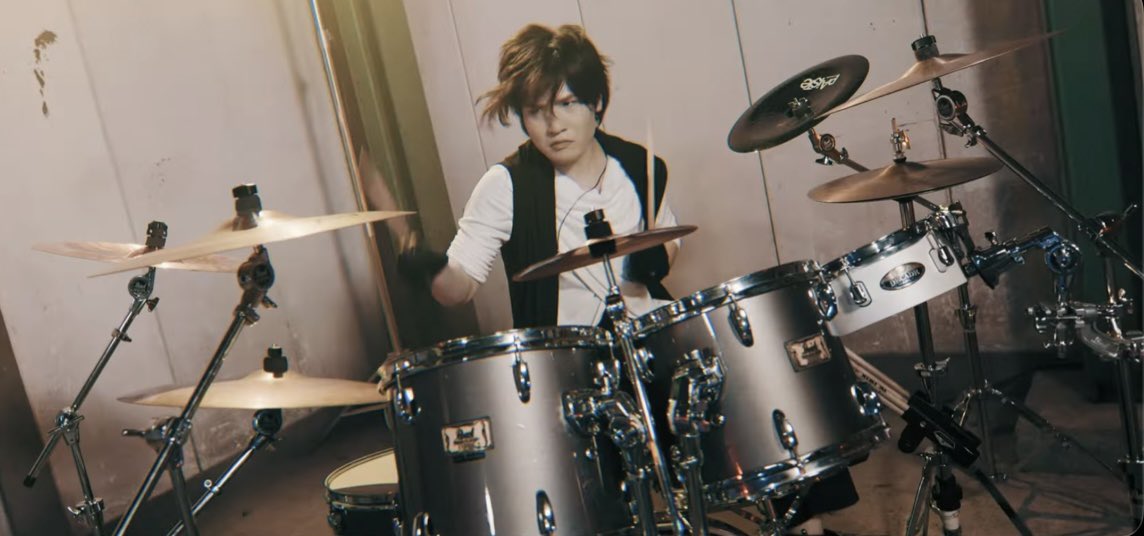 sof_metal's tweet photo. 本日10/1はDrums : YOHの誕生日です🤘
✨✨🎂HAPPY BIRTHDAY🎊✨✨
#シバフロ
#ShiverofFrontier https://t.co/H1hi0Y5fuA