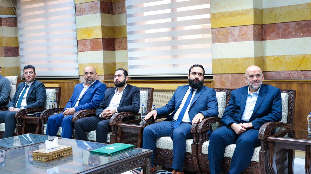 SyrMOf's tweet photo. وزير العدل الدكتور مظهر الويس، يستقبل وزير الأوقاف الدكتور محمد أبو الخير شكري، والوفد المرافق.

 بحث الجانبان خلال اللقاء مجالات التعاون المشترك، وسبل تعزيز التنسيق بين الوزارتين في عدد من القضايا ذات الاهتمام المشترك.

#الجمهورية_العربية_السورية 
#وزارة_العدل https://t.co/hUzJbEBbJE
