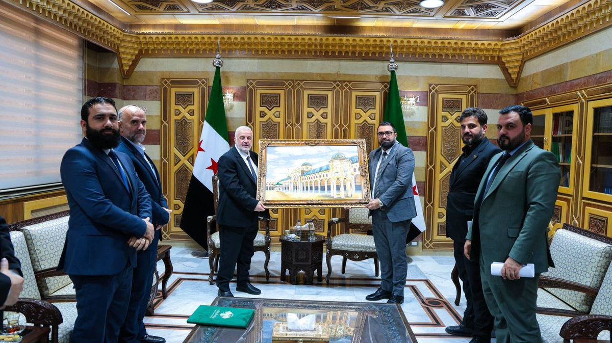 SyrMOf's tweet photo. وزير العدل الدكتور مظهر الويس، يستقبل وزير الأوقاف الدكتور محمد أبو الخير شكري، والوفد المرافق.

 بحث الجانبان خلال اللقاء مجالات التعاون المشترك، وسبل تعزيز التنسيق بين الوزارتين في عدد من القضايا ذات الاهتمام المشترك.

#الجمهورية_العربية_السورية 
#وزارة_العدل https://t.co/hUzJbEBbJE