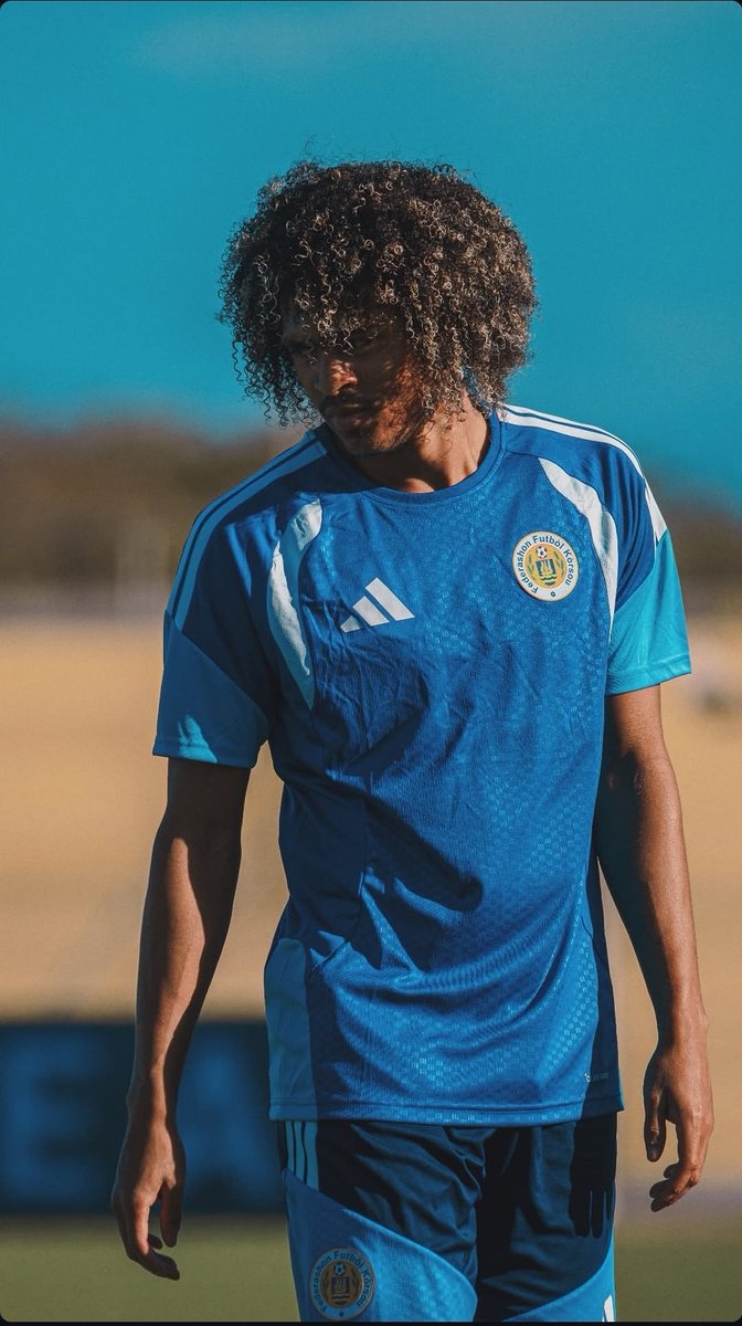 Curacaofootbal1's tweet photo. Final training session ahead of tomorrow's match against Trinidad &amp; Tobago in the Stadion Ergilio Hato.

#EOlaBlou 💙💛💙 https://t.co/1G7ZPLXJTX