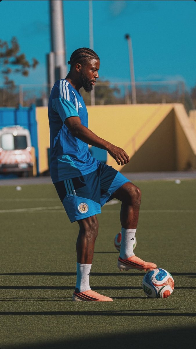 Curacaofootbal1's tweet photo. Final training session ahead of tomorrow's match against Trinidad &amp; Tobago in the Stadion Ergilio Hato.

#EOlaBlou 💙💛💙 https://t.co/1G7ZPLXJTX