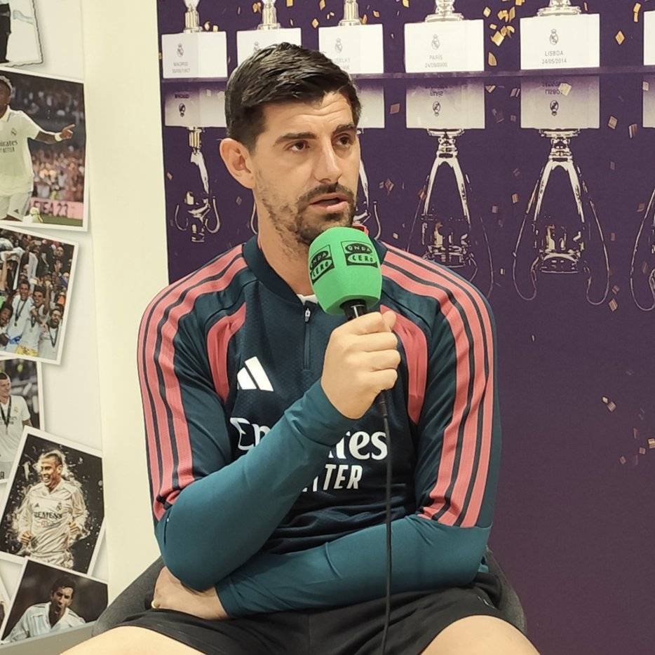 TouchlineX's tweet photo. 🚨🗣️ Thibaut Courtois: "I like Raphinha a lot; he's key to his team and scores lots of goals."

"He doesn't get the recognition he deserves."

"A month from now we will have to find a way to stop him." https://t.co/VLubCXz9Bi