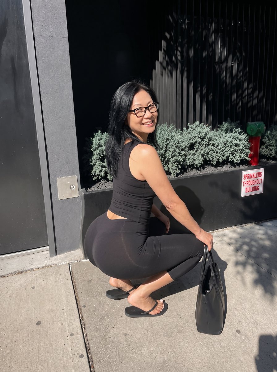 Emmie2Kim's tweet photo. Only say hi if you like older women 👋 https://t.co/M7aAYPvBtK