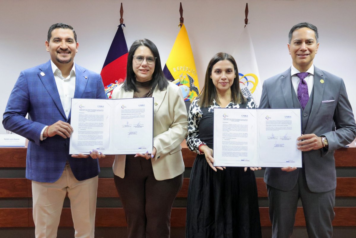 CJudicaturaEc's tweet photo. ✍🏼 El Consejo de la Judicatura suscribió un convenio de cooperación interinstitucional con la Universidad Iberoamericana del Ecuador (@unibe_ec), para fortalecer la investigación y la vinculación académica.   

Este acuerdo fue firmado por la presidenta Mercedes Caicedo Aldaz (@mechascaicedo), y la rectora Luisa Taborda. Los vocales @_AlfredoCuadros y @DamianLarcoG, estuvieron presentes como testigos de honor.