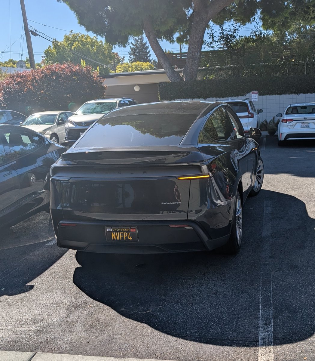 paul_merolla's tweet photo. Only in Palo Alto 😂 https://t.co/zw7EXW5gHu