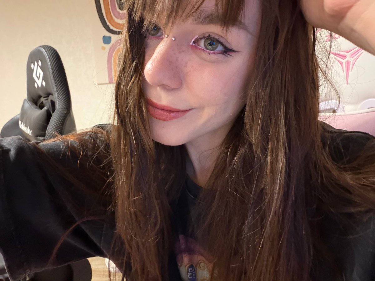 djahTis's tweet photo. G>3rate my makeup👀🫦 https://t.co/Xy1OchTXHf