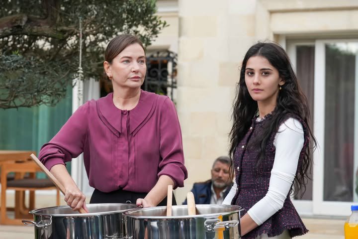 _SiteHelinAR's tweet photo. 👄∿ 𖨌🌰༉• #HelinKandemır en las fotografias promocionales del episodio 19 de #SevdiğimSensin https://t.co/bmBZIVhQQm