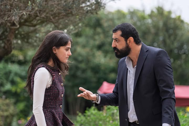 _SiteHelinAR's tweet photo. 👄∿ 𖨌🌰༉• #HelinKandemır en las fotografias promocionales del episodio 19 de #SevdiğimSensin https://t.co/bmBZIVhQQm