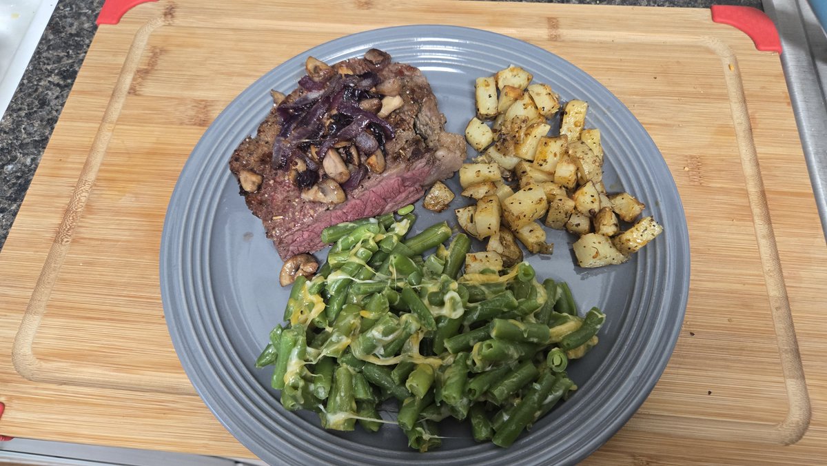 DocDobby's tweet photo. My birthday dinner, came out really good. https://t.co/0hhxzg170I