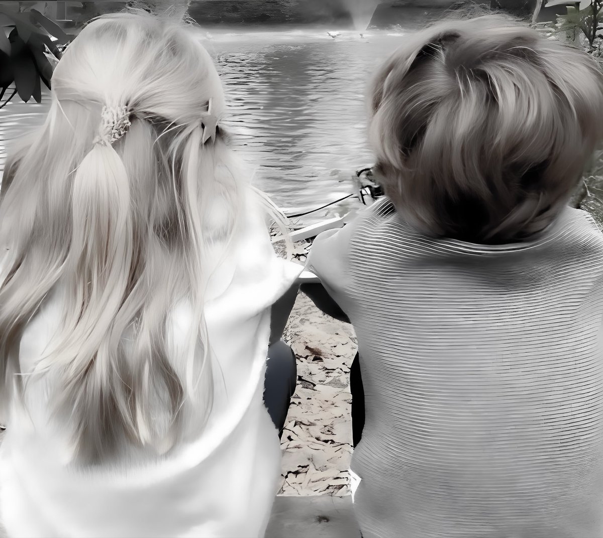 imzzuli's tweet photo. 𝑩𝒓𝒐𝒕𝒉𝒆𝒓.
(𝚗.) A  person  who  is  there  when  you  need him;  someone  who  lifts  you  up  when  you fall; a person  who  sticks  by  you  when  no  one  else  will;  a  brother  is  always  a  friend. https://t.co/pZT873bKZy