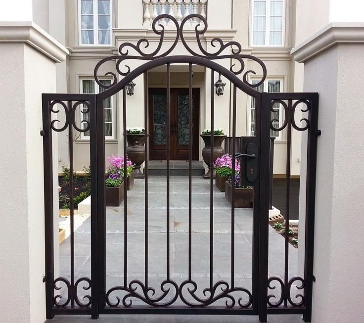 wibbqu's tweet photo. Today I went to the museum and saw a really cool exhibit of old European-style fences, and the exhibits were very delicate. https://t.co/tgmbBf8A9J