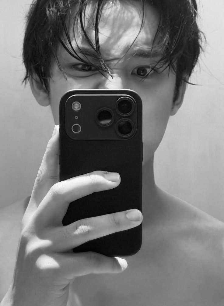 inwistfall's tweet photo. —       Friend Request

Name : Victor Hwang.
Age : 29.
Height : 1.86
Zodiac : Áries.
O.S : Bissexual. 

(+) chá de pêssego, matemática, diálogos informais, astrofísica, séries, verão, minecraft, bandas de rock, livros, batman, gatinhos.

                       ♡ for dm https://t.co/FSDqe0FDed
