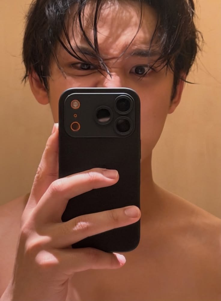 inwistfall's tweet photo. —       Friend Request

Name : Victor Hwang.
Age : 29.
Height : 1.86
Zodiac : Áries.
O.S : Bissexual. 

(+) chá de pêssego, matemática, diálogos informais, astrofísica, séries, verão, minecraft, bandas de rock, livros, batman, gatinhos.

                       ♡ for dm https://t.co/FSDqe0FDed
