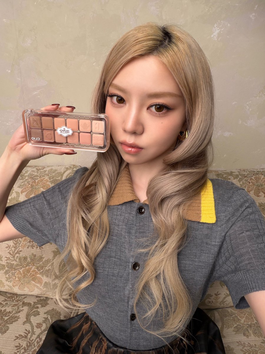 ALLDAY_PROJECT's tweet photo. CLIO 풍년다방 에디션 ☕️
10월 1일, 올리브영에서 만나요 🍂

#CLIO #클리오 #풍년다방에디션
#ALLDAYPROJECT #THEBLACKLABEL https://t.co/LPsOzIcQTX