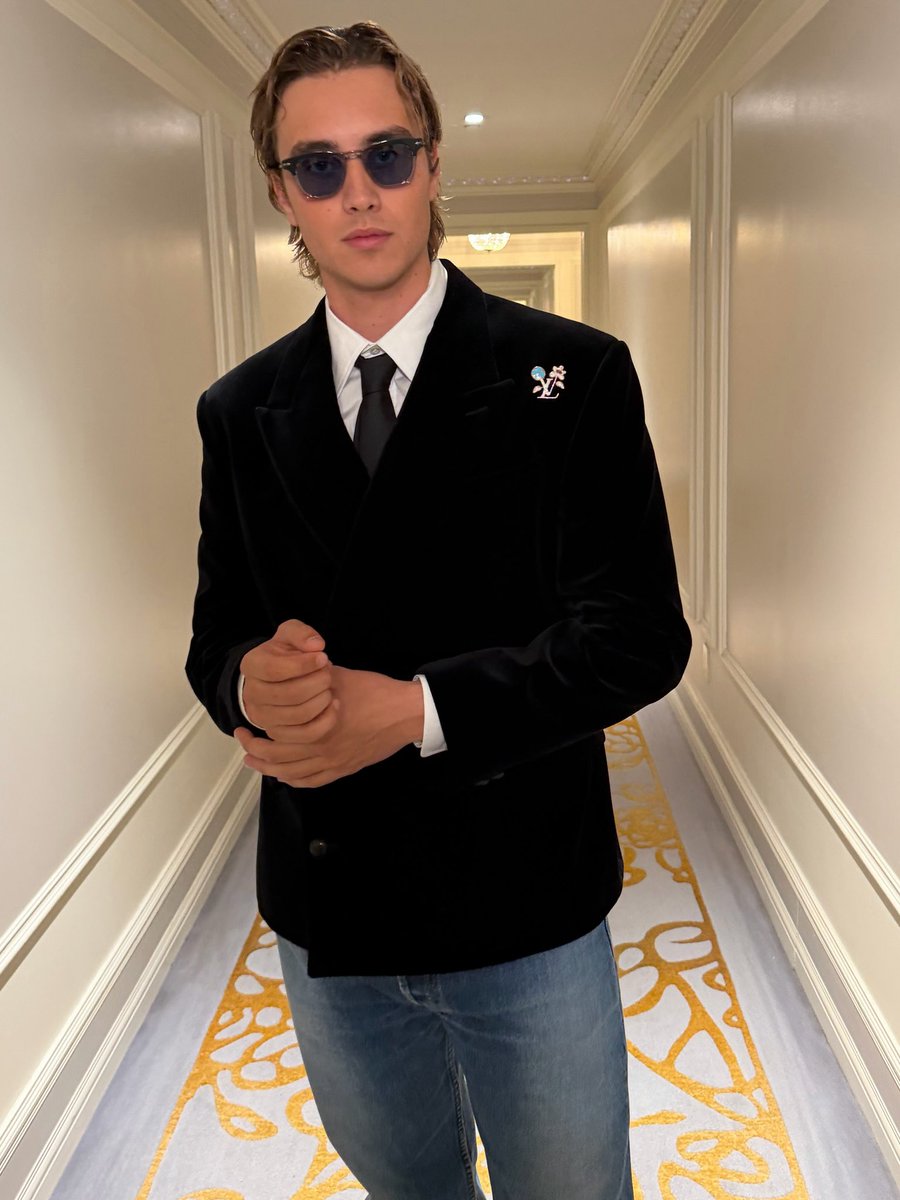 JosephZadaDaily's tweet photo. Joseph Zada stuns in custom Louis Vuitton for the NYC premiere of ‘East of Eden’ https://t.co/fejOyJrIEh