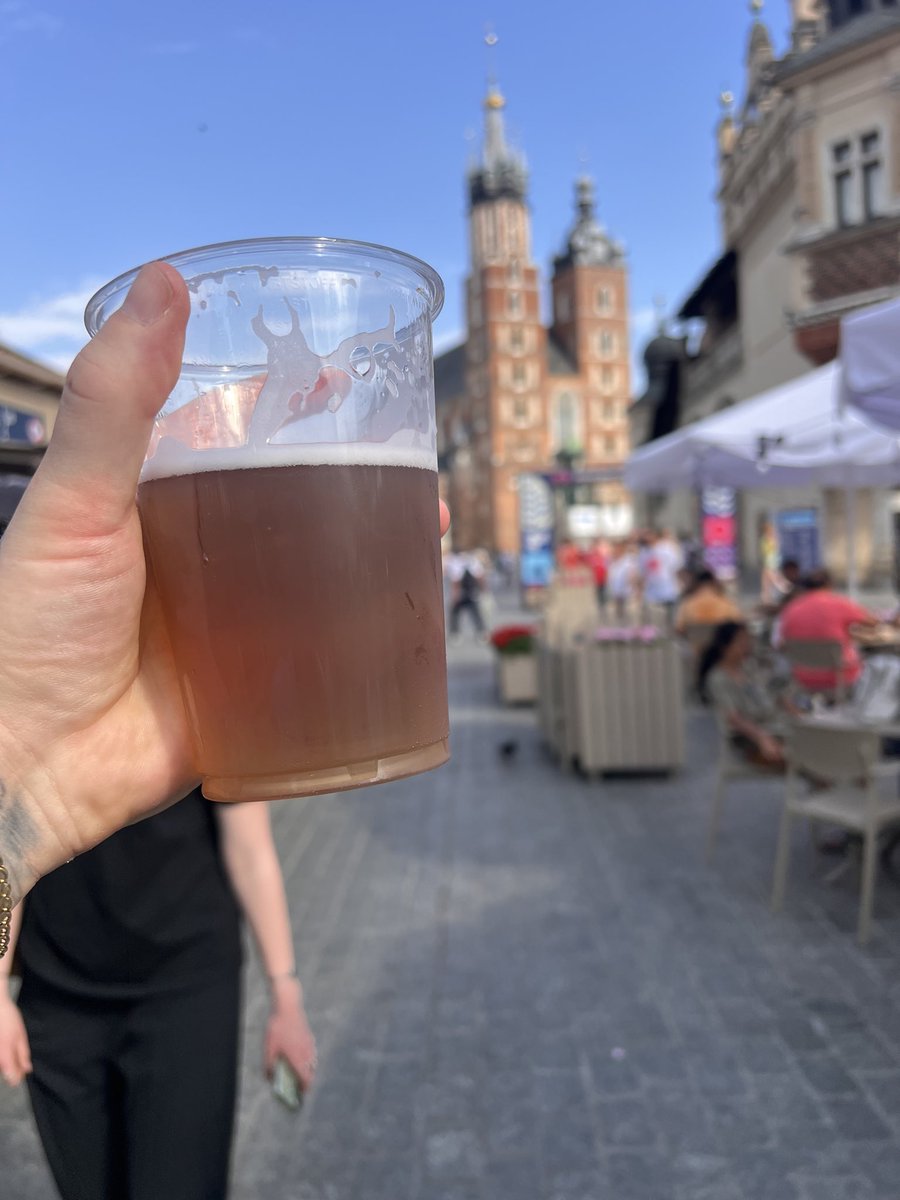 Micz88's tweet photo. @tiudjc @howlbe01 Kraków lepszy! https://t.co/ycCwHX1lHI