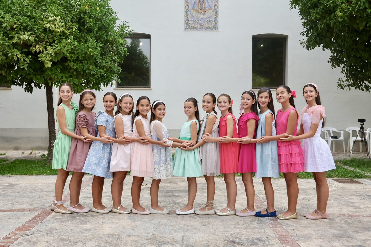 JCF_Valencia's tweet photo. 🤳🏼🎥 Última jornada d'entrevistes de les 26 candidates a Falleres Majors de València 2027

👑 Les 13 xiquetes i 13 dones han tornat a tindre una oportunitat de donar-se a conéixer davant els mitjans de comunicació presents.

💫 Este només és l'inici d'un emocionant any que no oblidaran mai.

📸 @Fotofilmax