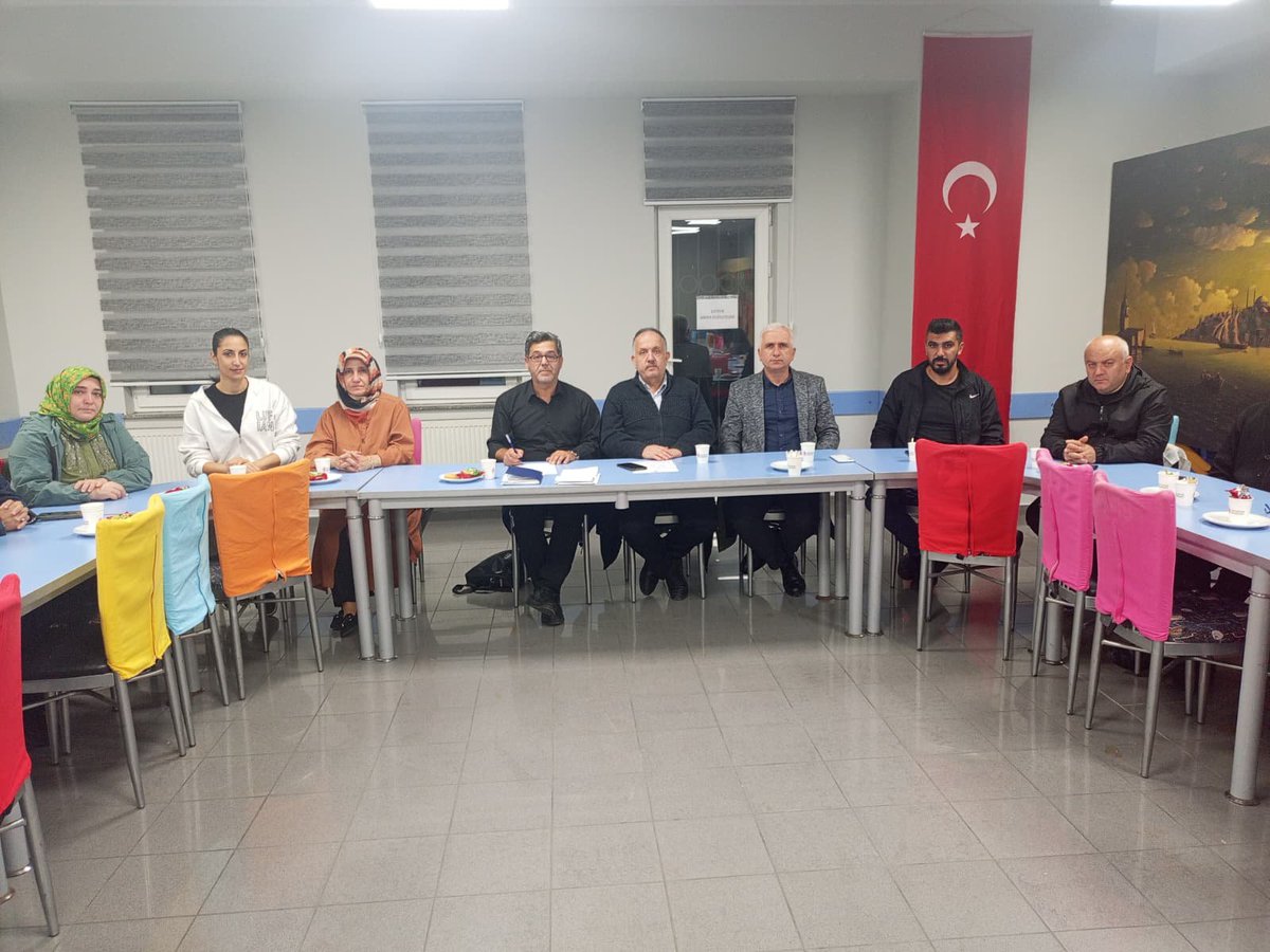 busraaksu1990's tweet photo. Aşağı Dudullu Mahalle Teşkilatı olarak haftalık olağan toplantımız gerçekterdik. Toplantımıza İlçe Mahalle Sorumlumuz @bahrip  Mahalle Başkanımız @Hamzaokur37 Kadın kolları başkanımız @Atife960545 ve yönetim kurulu üyeleri olarak gerçekleştirdik. Toplantımz hayırlara vesile olsun https://t.co/F93Gd148BZ