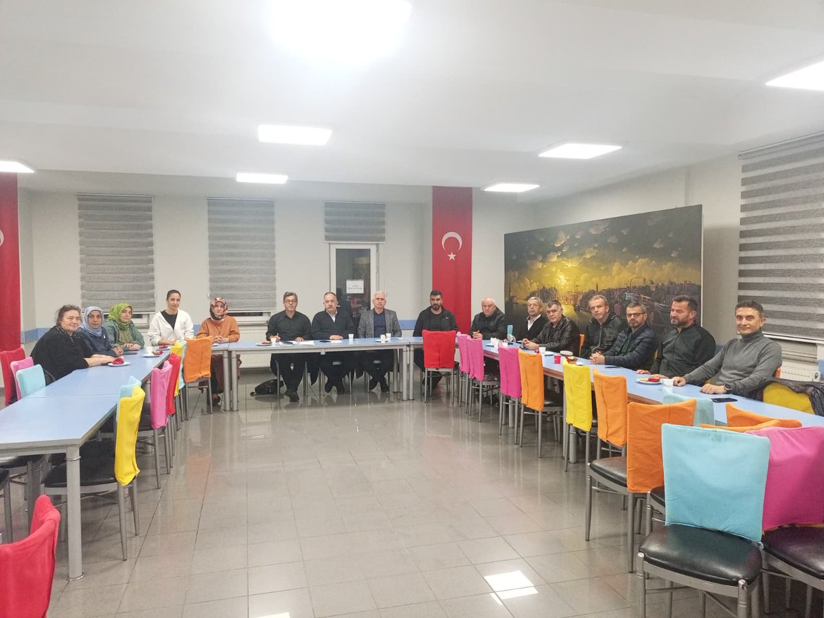 busraaksu1990's tweet photo. Aşağı Dudullu Mahalle Teşkilatı olarak haftalık olağan toplantımız gerçekterdik. Toplantımıza İlçe Mahalle Sorumlumuz @bahrip  Mahalle Başkanımız @Hamzaokur37 Kadın kolları başkanımız @Atife960545 ve yönetim kurulu üyeleri olarak gerçekleştirdik. Toplantımz hayırlara vesile olsun https://t.co/F93Gd148BZ