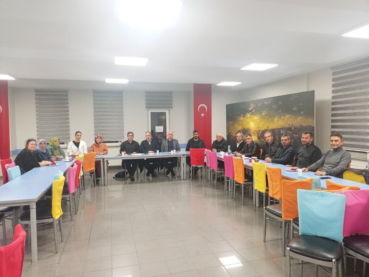 busraaksu1990's tweet photo. Aşağı Dudullu Mahalle Teşkilatı olarak haftalık olağan toplantımız gerçekterdik. Toplantımıza İlçe Mahalle Sorumlumuz @bahrip  Mahalle Başkanımız @Hamzaokur37 Kadın kolları başkanımız @Atife960545 ve yönetim kurulu üyeleri olarak gerçekleştirdik. Toplantımz hayırlara vesile olsun https://t.co/F93Gd148BZ