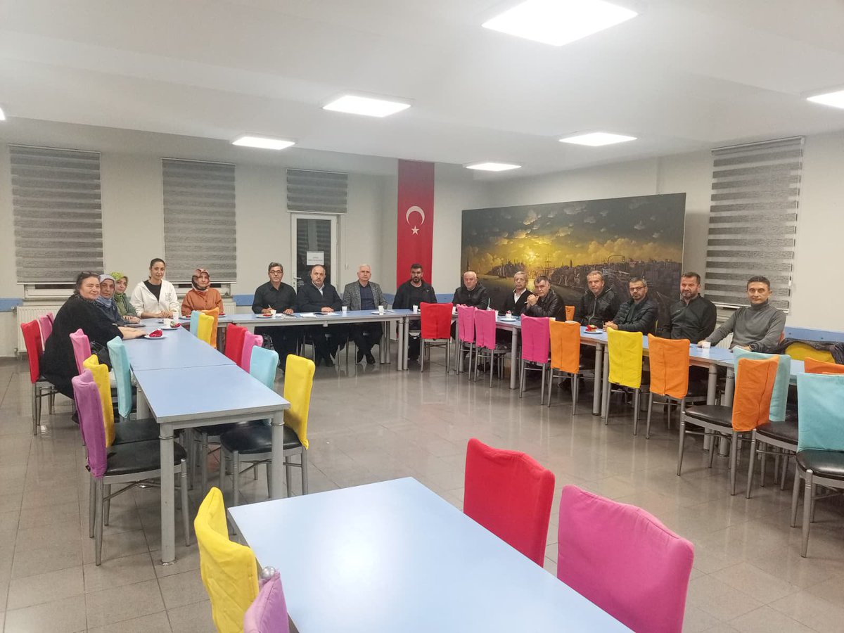 busraaksu1990's tweet photo. Aşağı Dudullu Mahalle Teşkilatı olarak haftalık olağan toplantımız gerçekterdik. Toplantımıza İlçe Mahalle Sorumlumuz @bahrip  Mahalle Başkanımız @Hamzaokur37 Kadın kolları başkanımız @Atife960545 ve yönetim kurulu üyeleri olarak gerçekleştirdik. Toplantımz hayırlara vesile olsun https://t.co/F93Gd148BZ