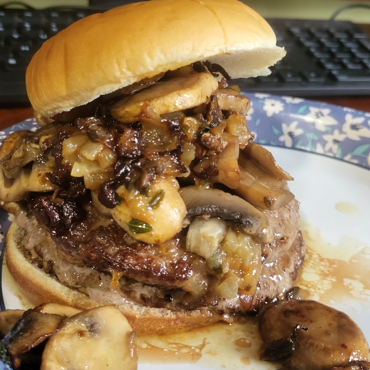 TimVieth's tweet photo. Double burger with onions and shrooms, a bit messy but hit the spot https://t.co/tqT7GS8ySN
