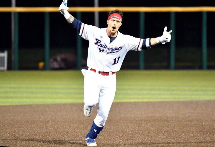 LaredosTecos's tweet photo. Conoce más acerca del receptor @Groshans_15, quien viene de firmar una gran temporada con Chicago Dogs en la American Association, donde fue reconocido como catcher del año y MVP del Juego de Estrellas✅

¡VAMOS TECOS🦉!

📲 https://t.co/D3V8LOa2Uo https://t.co/iUNnfx88Cy