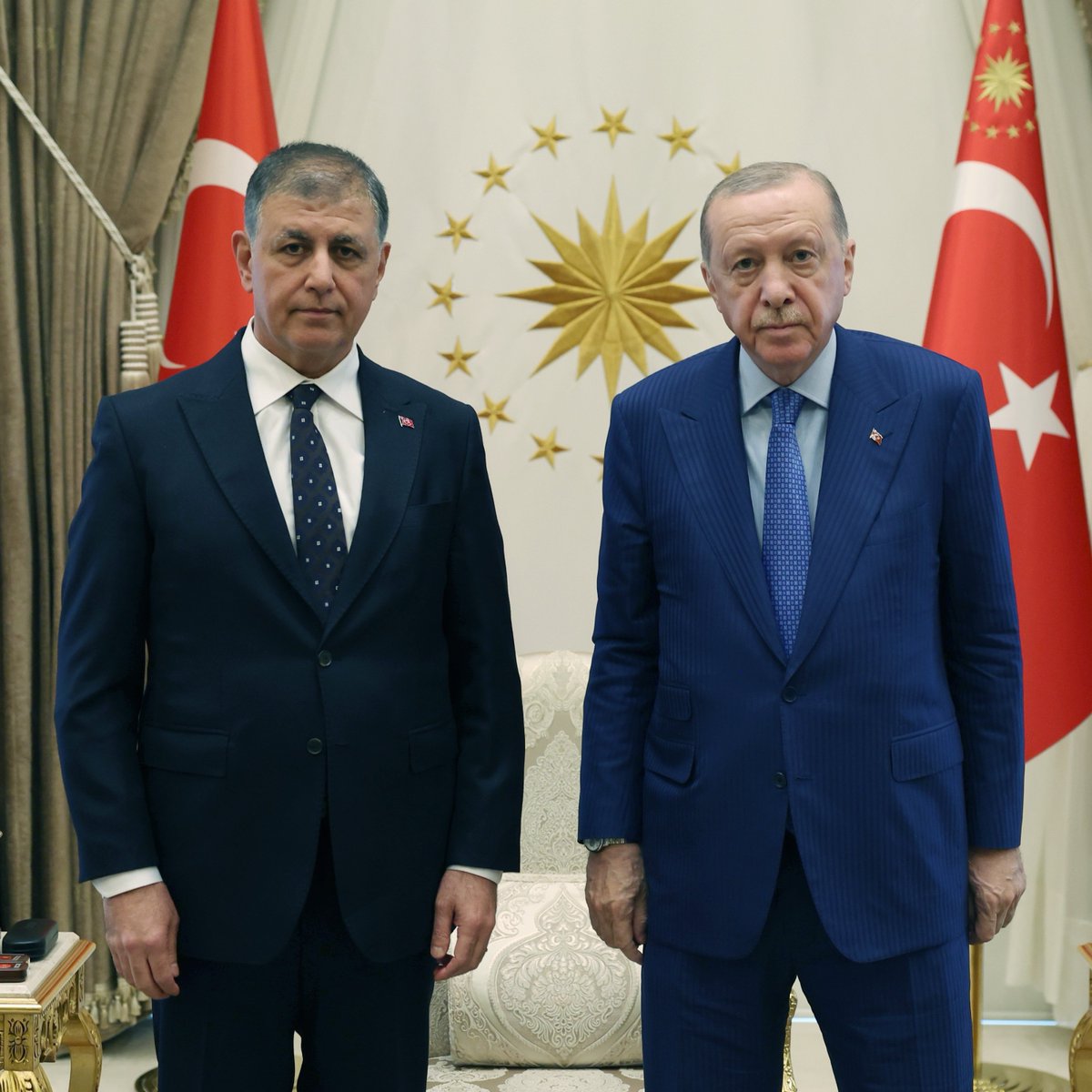 bosunatiklama's tweet photo. Cumhurbaşkanı Erdoğan, İzmir Büyükşehir Belediye Başkanı Cemil Tugay'ı kabul etti. https://t.co/SGEHpTd4rn