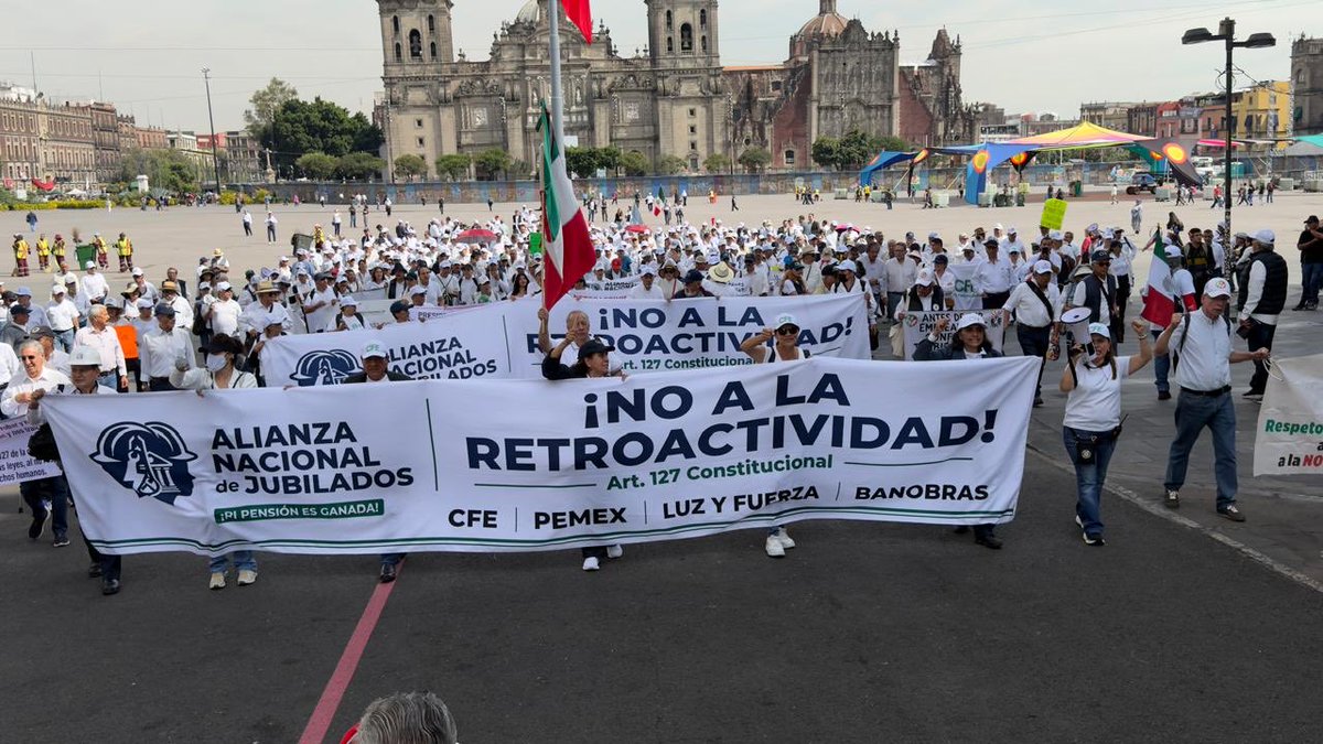 JLAC5's tweet photo. Si se pudo, en la CdMx hoy tuvimos movilización con la participación de la Alianza Nacional de Jubilados y entregamos oficios en Presidencia, Consejería Jurídica y Jefatura de Gobierno de la CdMx. Ni un paso atrás!
⁦@kenialopezr⁩ @excelsior @proceso @eluniversal https://t.co/I3MzvldwnS