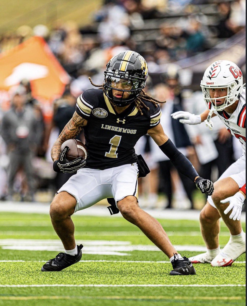 _LacoyriusB's tweet photo. #AGTG Blessed to receive an offer from Lindenwood University https://t.co/GNEQqEkwD9